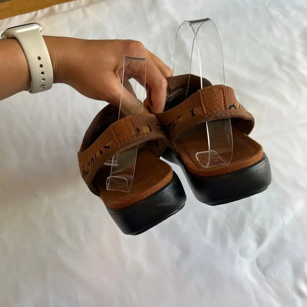 TRAQ by Alegria Barett Leopard Knit Sport Sandals 9.5